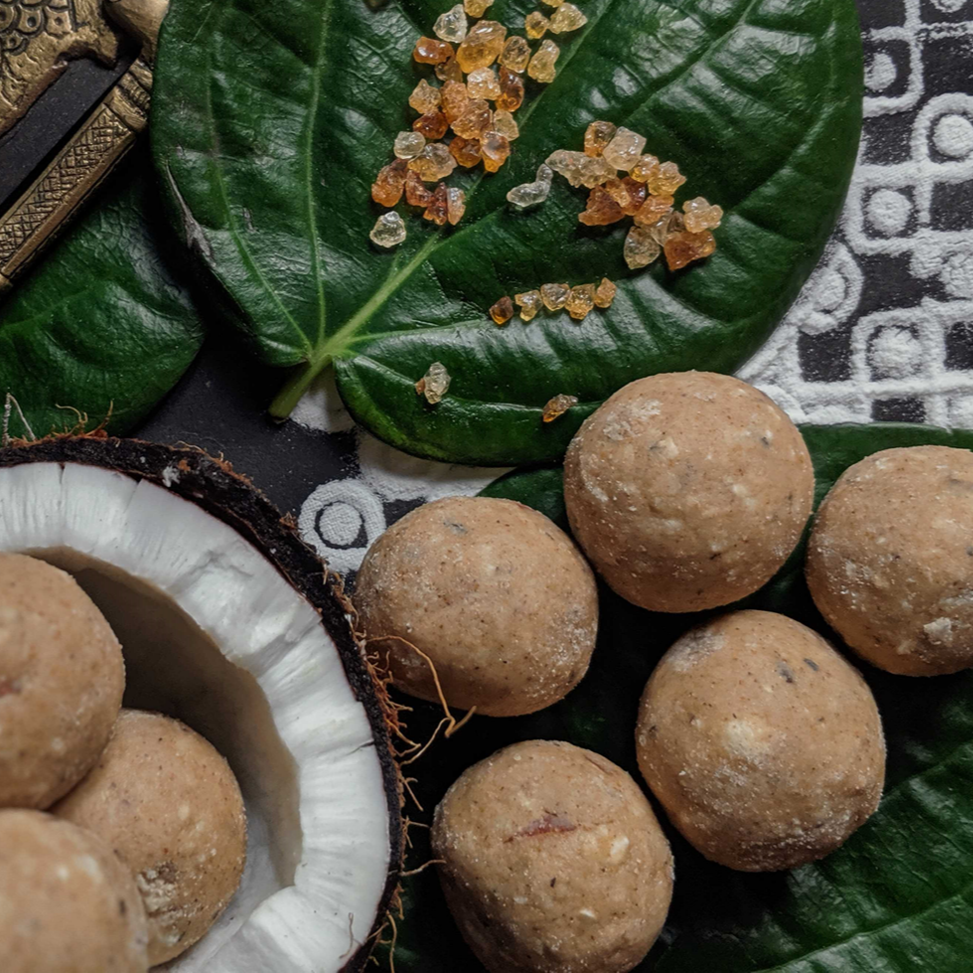 Gond-Giri Atta Laddu